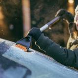Fiskars putekļu slotiņa ar skrāpi „Plus“, gara, 1078494