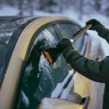 Fiskars Slaucītājis ar skrāpi „Plus“ – īss 1078495